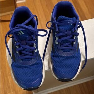 Adidas big boys/girls size 4 very good condition lots of wear left!